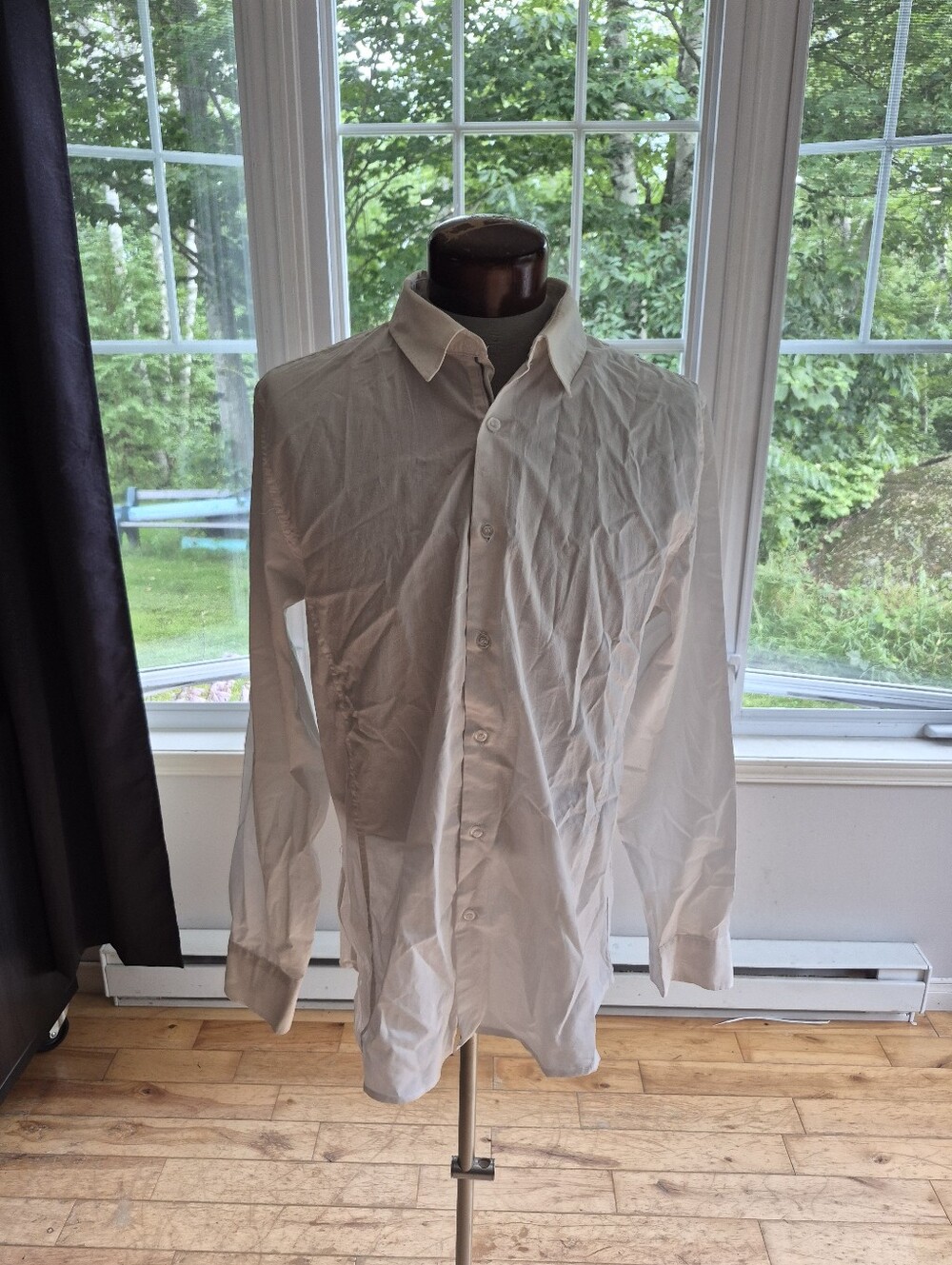 Ladie's Classic Guess White Button-Down Blouse